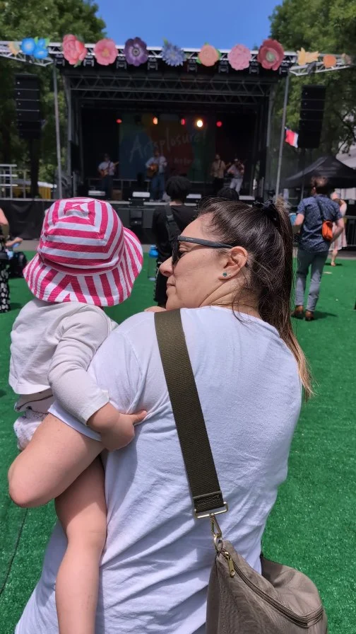 Baby loves bluegrass, so obviously we had to take her to see @WilsonSpringsHotel this past weekend in downtown Raleigh. She danced and clapped like she owned the place. 

If you're visiting Downtown Raleigh, check the downtown events schedule because I feel like there's a fun event every weekend -- often with live music. 

P.S. I love when my husband takes these unexpected videos of us. 

#dtr #raleigh